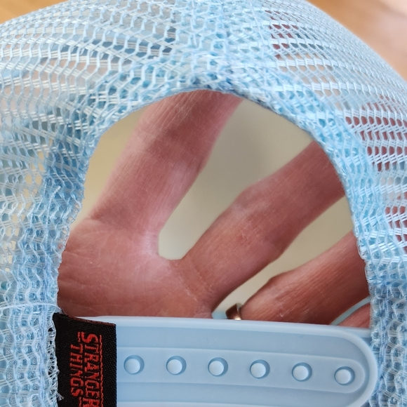 Stranger Things Dustin Henderson Trucker Hat Thinking Cap NWT Netflix Funko - Picture 2 of 4